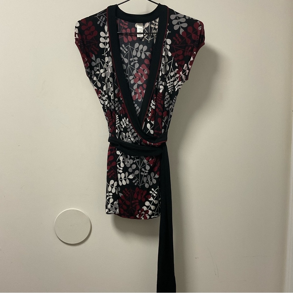 Pretty Merona Cranberry Grey & White Leaf Design On Black Cool Comfort Top! - Picture 13 of 13
